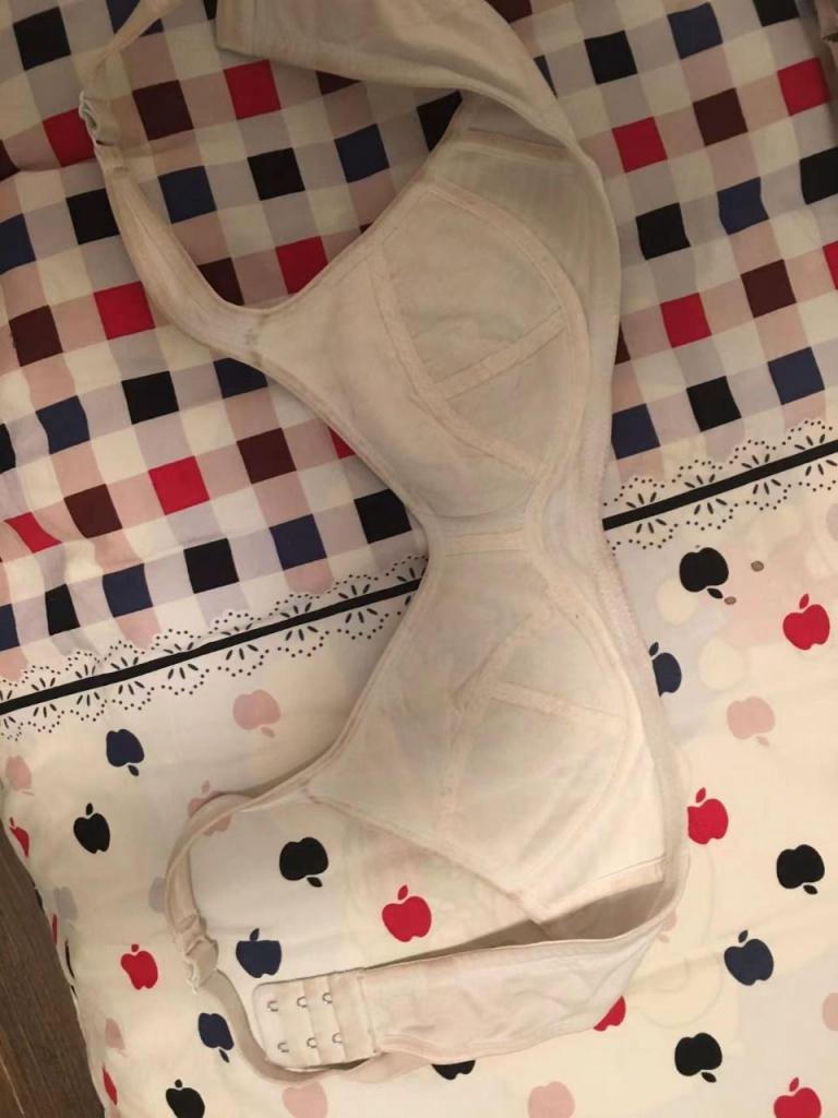 国庆节偷偷潜入妹妹房间寻宝,发现了个小玩具。继续打个胶