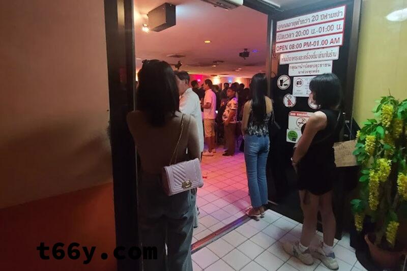 免签好去处,说说泰国曼谷蛇美咖啡店(泰国最有名男女“配对”场)