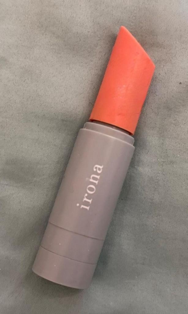 国庆节偷偷潜入妹妹房间寻宝,发现了个小玩具。继续打个胶