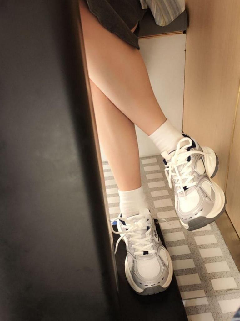 国庆节偷拍妹妹洗澡,忍不住偷偷打个胶