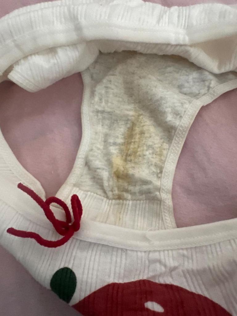 国庆节偷偷潜入妹妹房间寻宝,发现了个小玩具。继续打个胶