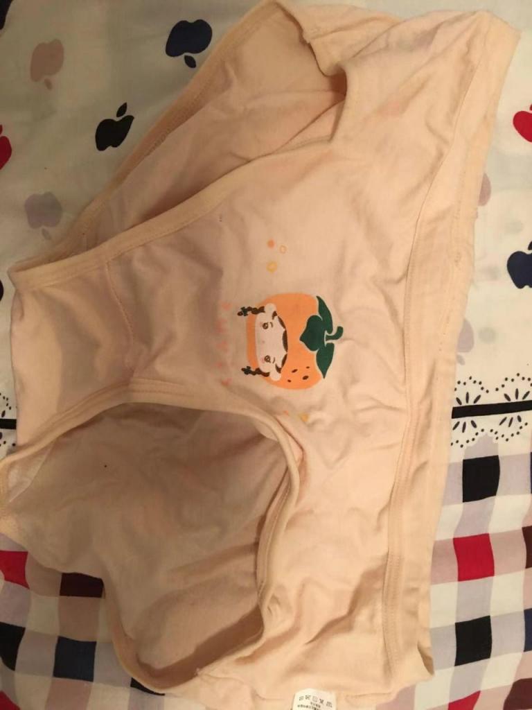 国庆节偷偷潜入妹妹房间寻宝,发现了个小玩具。继续打个胶