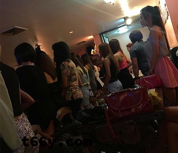 免签好去处,说说泰国曼谷蛇美咖啡店(泰国最有名男女“配对”场)