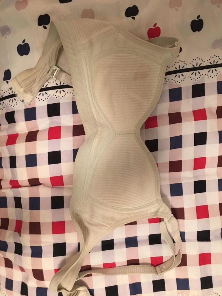 国庆节偷偷潜入妹妹房间寻宝,发现了个小玩具。继续打个胶