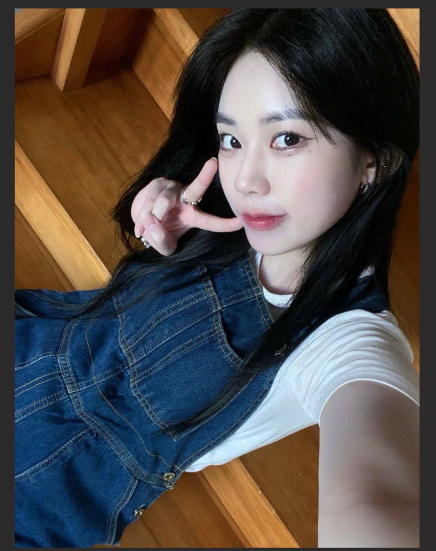 艺术学院极品高颜值校花美女与男友性爱，啪啪啪，道具插双洞调教开发， 主动跪舔男友鸡巴