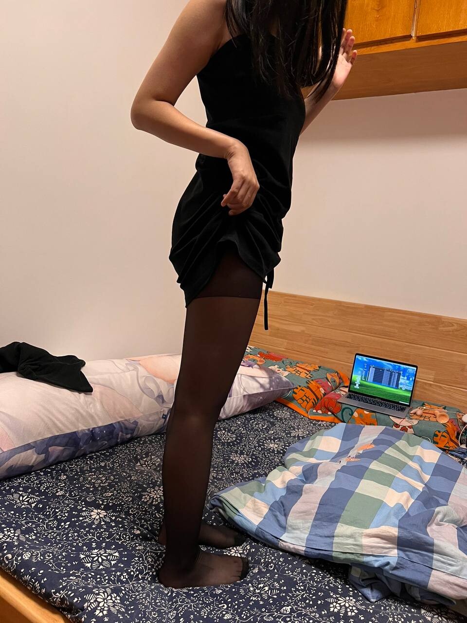 表妹的原味丝袜,穿好装备,准备来找我啦。