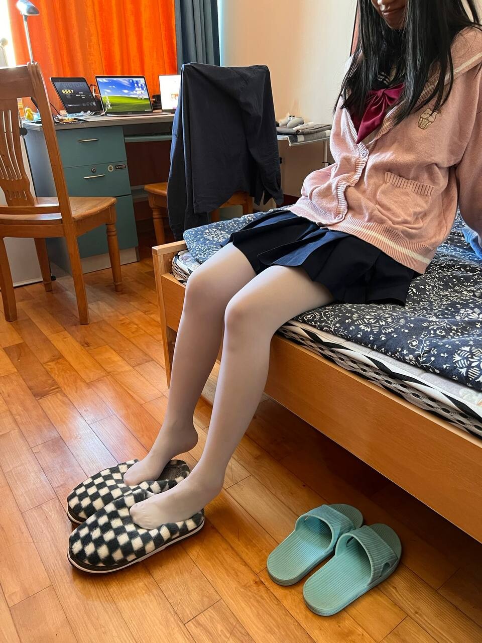 表妹的原味丝袜,穿好装备,准备来找我啦。