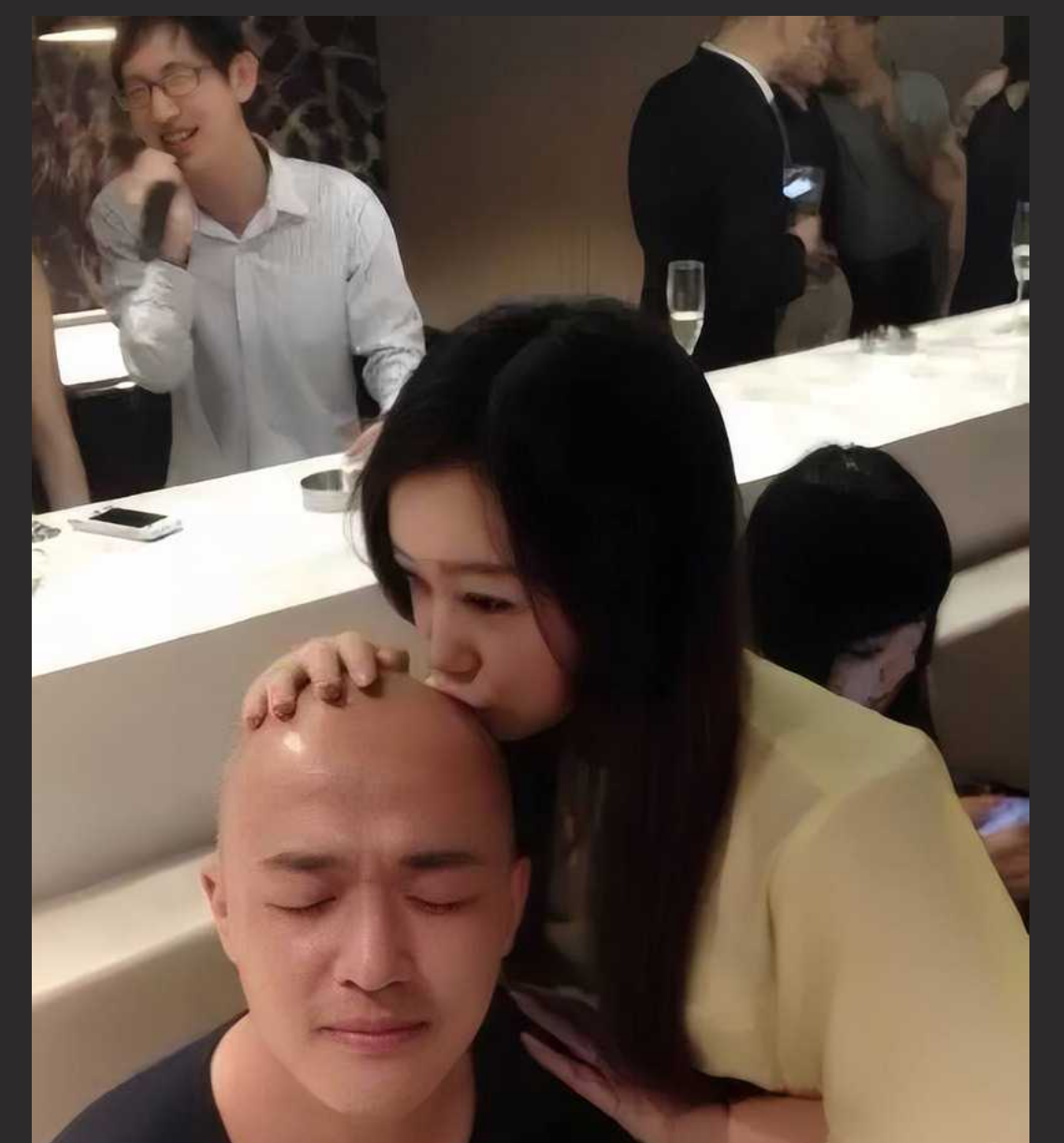 娱乐圈大瓜 素人博主晒与包贝尔早期亲密照片 被包贝尔私信威胁 博主回怼尽显暧昧!包文婧坐不住了!