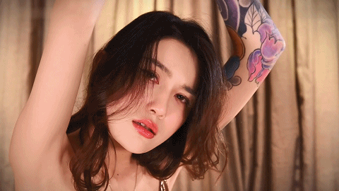 【罕见大尺度】捆绑SM 肉丝超级美腿,脱掉内裤真空!超模Tiantian,是不是装了跳蛋,她一直淫叫