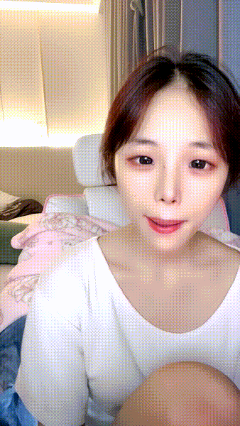 新人校花学妹下海【淋着暴雨喂鸡】最新福利,道具手指脸穴同框全方位自慰