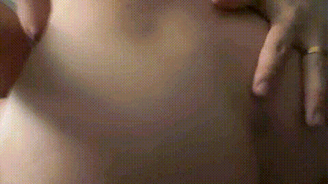 狼嫂车上认真吃肉棒,用肉棒狠狠操奖励她