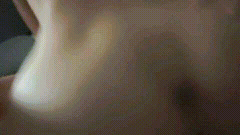 狼嫂车上认真吃肉棒，用肉棒狠狠操奖励她