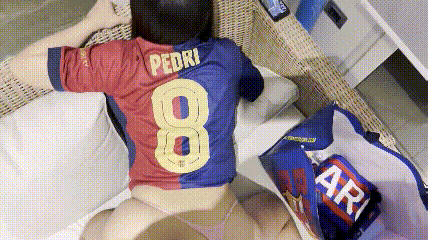 青春美眉AsianHoney 身材丰满大肥臀 足球宝贝被小哥在沙发惩罚 抽插无毛鲍鱼并受到内射