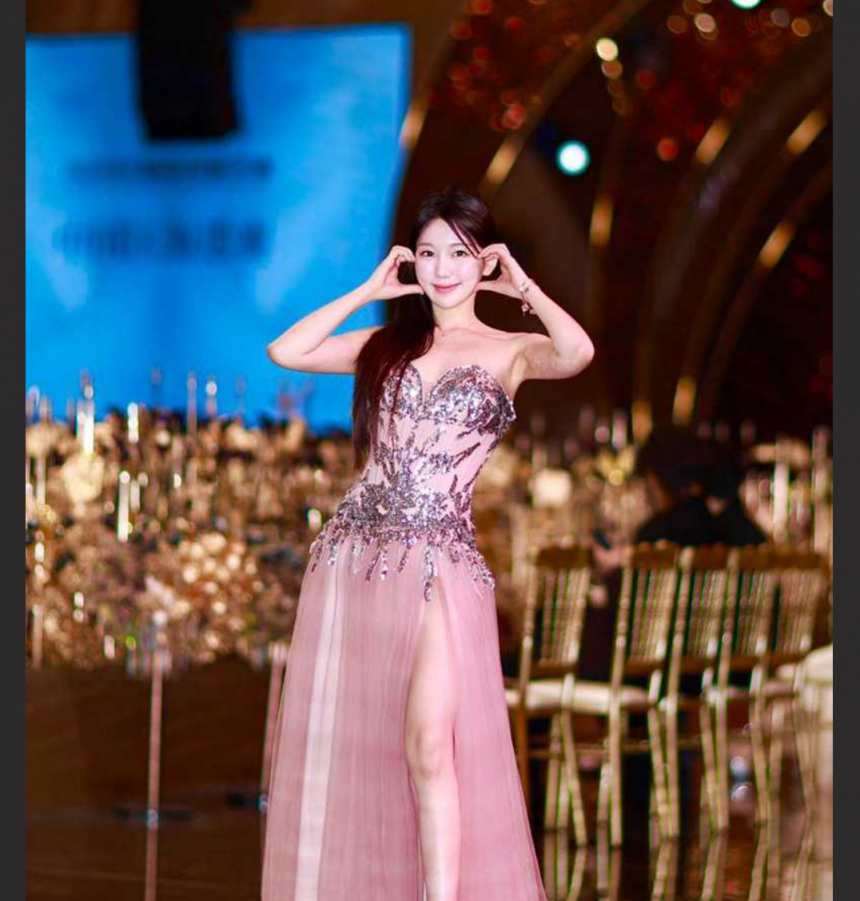 上海世界小姐 荔枝 下海卖淫视频流出 三天要价三万 能文能武露脸被无套狂插