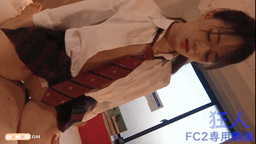 第一次下海拍摄的18岁【美咲酱】婴儿肥 圆脸炯炯有神的大眼睛,被大叔【猛操 内射】楚楚可怜的样子