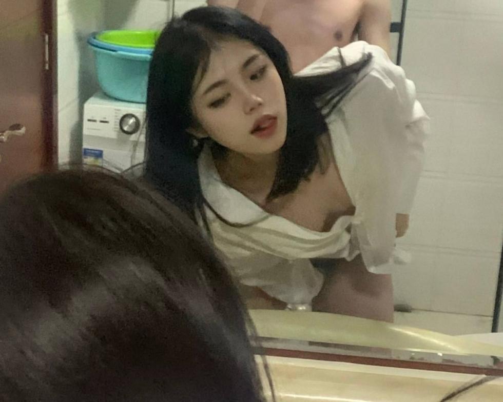 肌肉佬情系巨乳娘，两颗红蕾千人尝