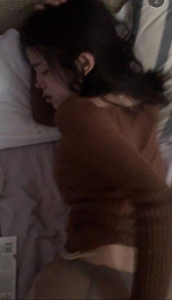 肌肉佬情系巨乳娘，两颗红蕾千人尝