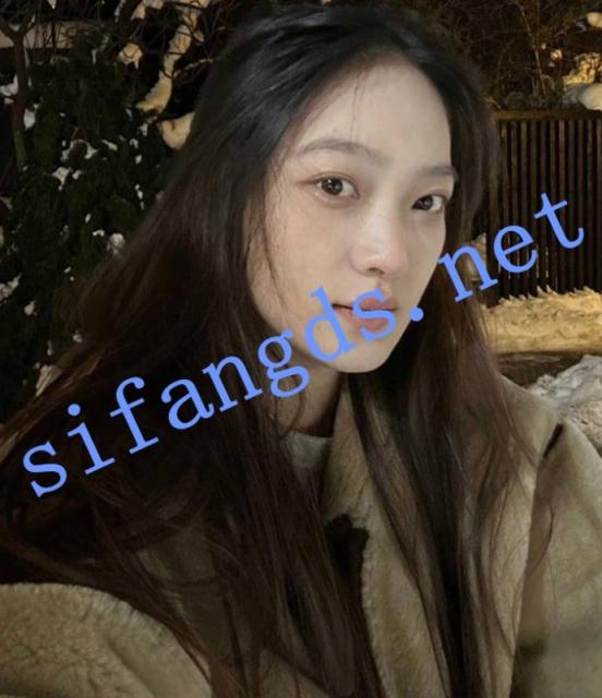 上海戏剧学院毕业，短剧演员【小小松菜莱】露脸露点，拍过陈翔六点半，大尺度绝美好身材！