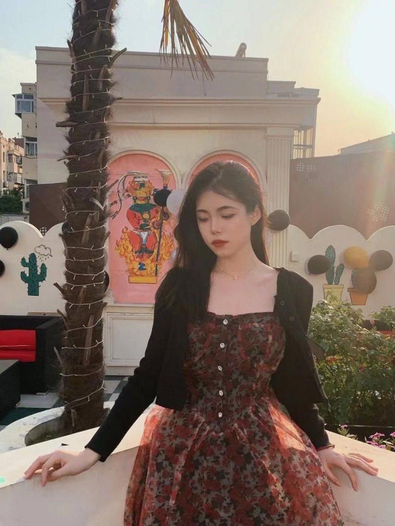 肌肉佬情系巨乳娘，两颗红蕾千人尝