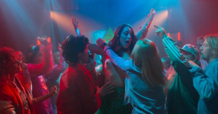 这部青春性喜剧,欢乐的同时尺度也很大