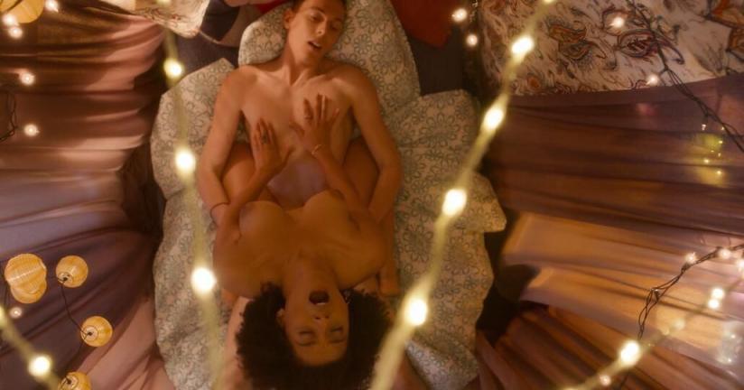 这部青春性喜剧,欢乐的同时尺度也很大