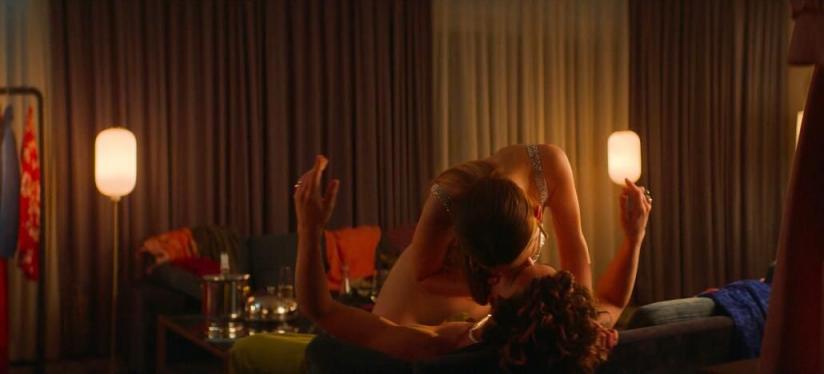 这部青春性喜剧,欢乐的同时尺度也很大