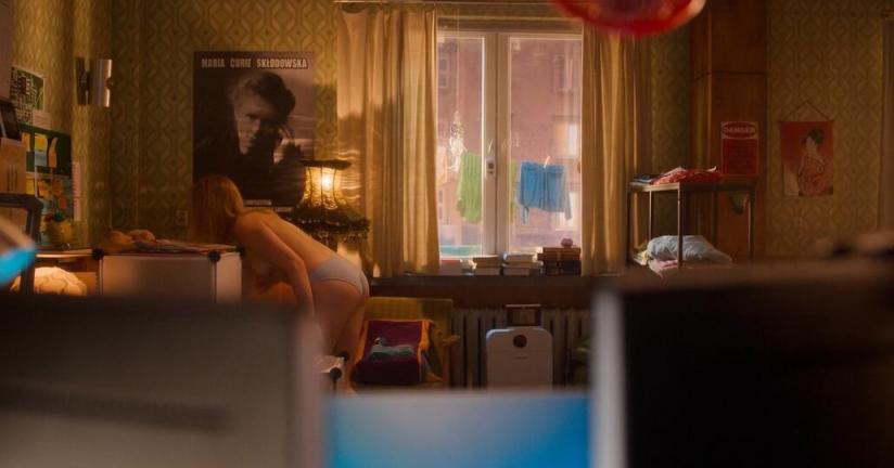 这部青春性喜剧,欢乐的同时尺度也很大