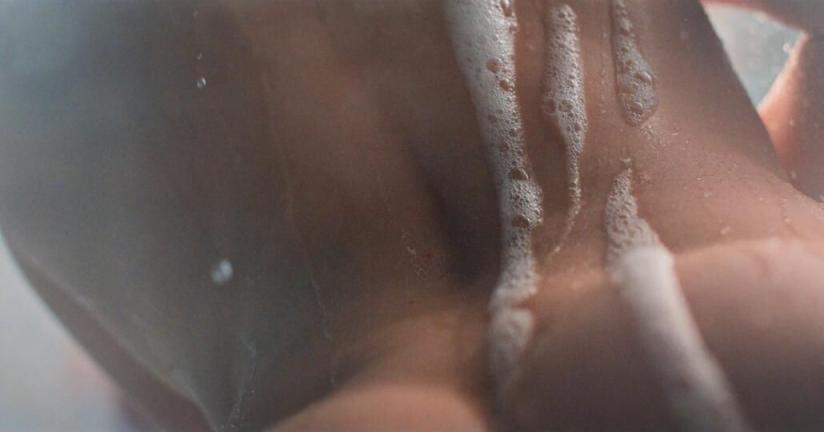 这部青春性喜剧,欢乐的同时尺度也很大