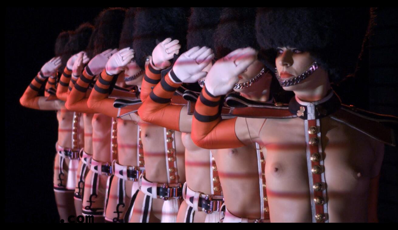 臀山腿海、赤裸香艳，疯马秀记录片、经典表演视频大揭秘!