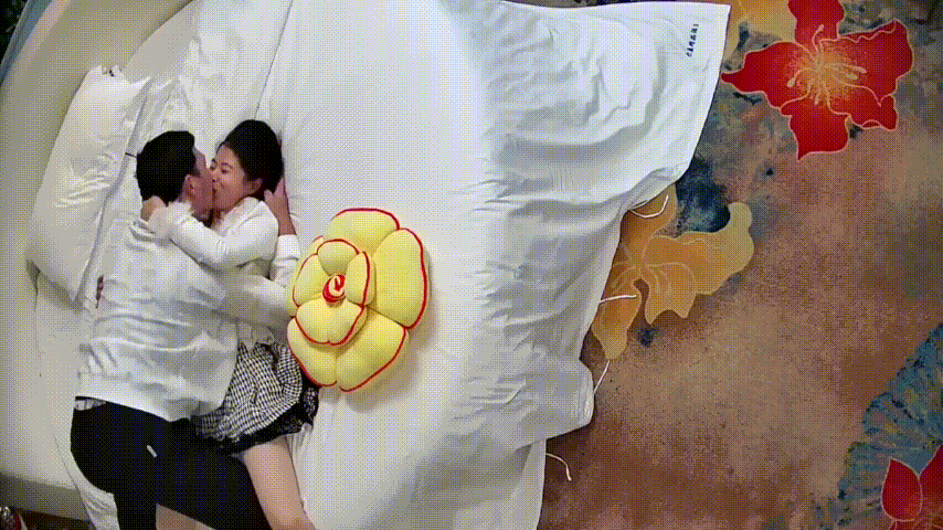 情趣台 小酥乳的小少妇被男子带去酒店 两天一夜操了多次 少妇应该是吃药了 都是直接内射