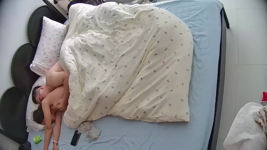 民宿酒店 一对讲究人 进来先换了床单(续) 美女胸又大又挺 毛也多 早上起来退房之前打一炮