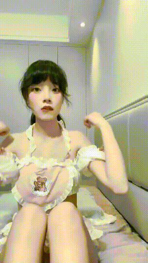 白肤清纯反差骚妹【梦梦】重金一对一指挥调教，脸穴同框阿黑颜展示小母狗一面