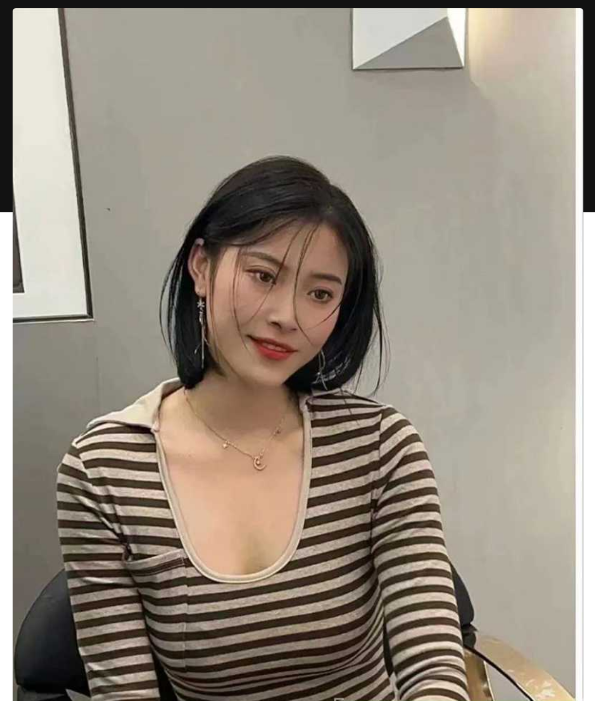 滴滴车后排醉酒少妇寂寞难耐,夜晚车上灯光昏暗,男友竟帮其抠逼,少妇一脸享受,被行车记录仪记录了下来