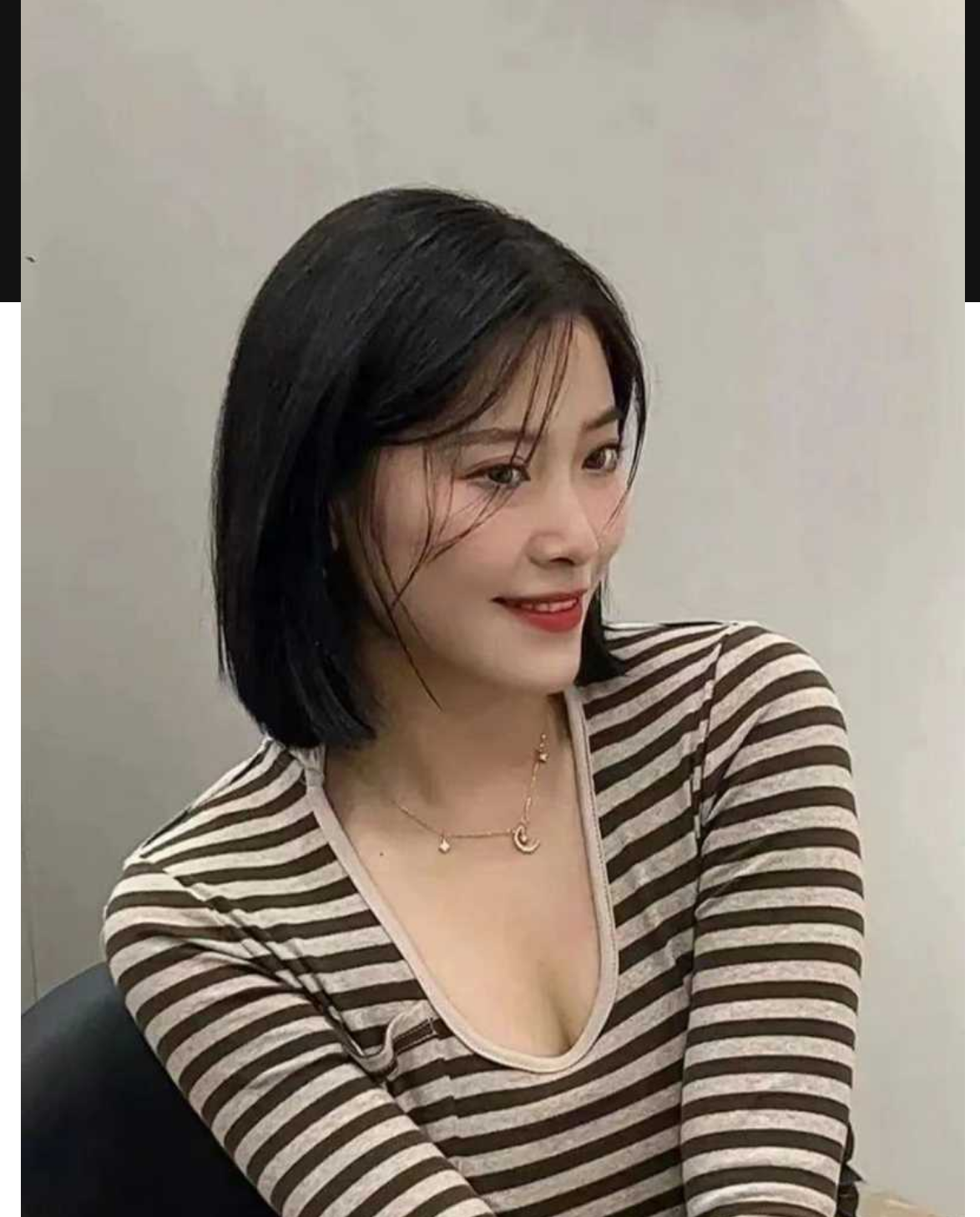 滴滴车后排醉酒少妇寂寞难耐,夜晚车上灯光昏暗,男友竟帮其抠逼,少妇一脸享受,被行车记录仪记录了下来