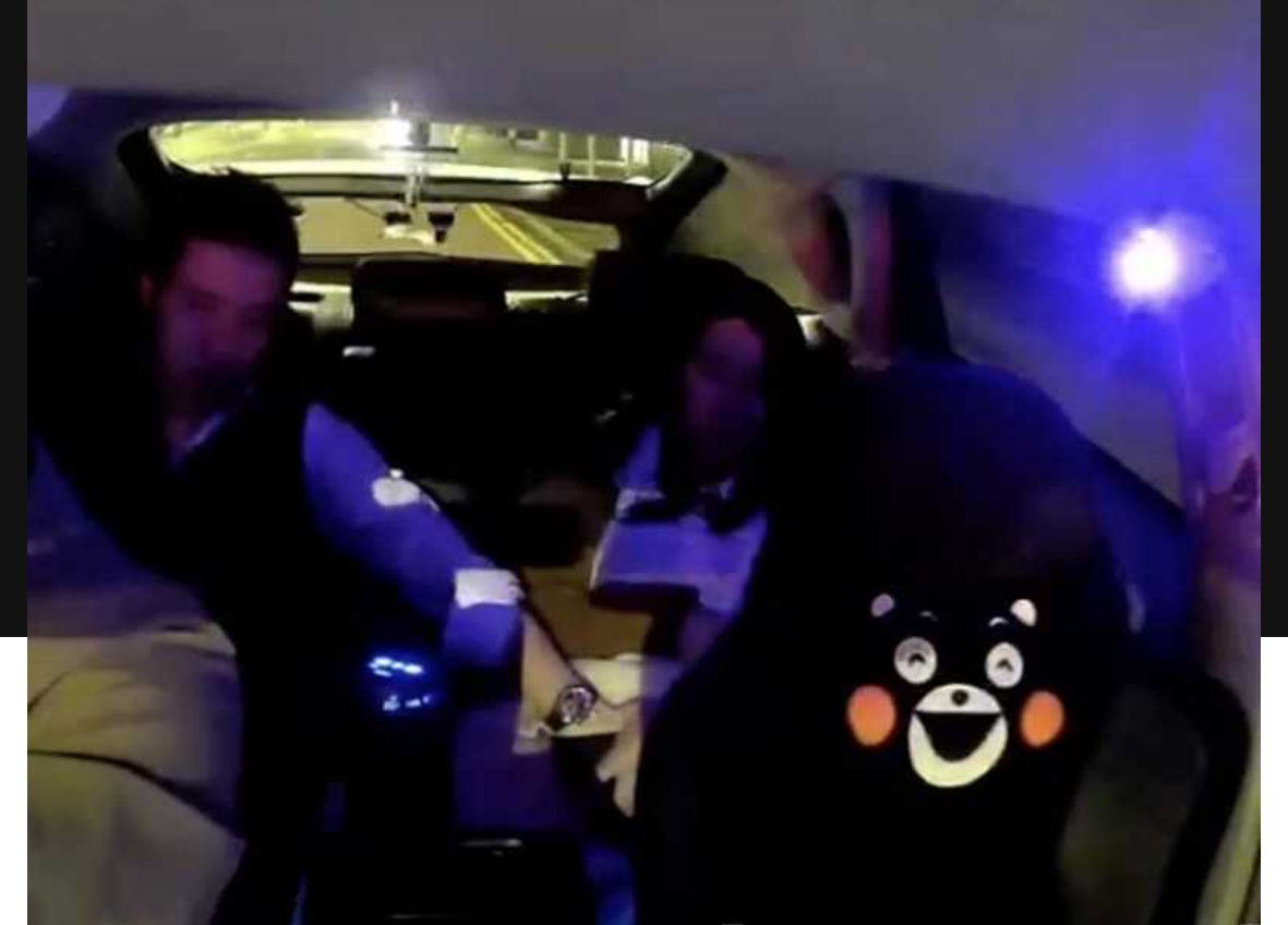 滴滴车后排醉酒少妇寂寞难耐,夜晚车上灯光昏暗,男友竟帮其抠逼,少妇一脸享受,被行车记录仪记录了下来