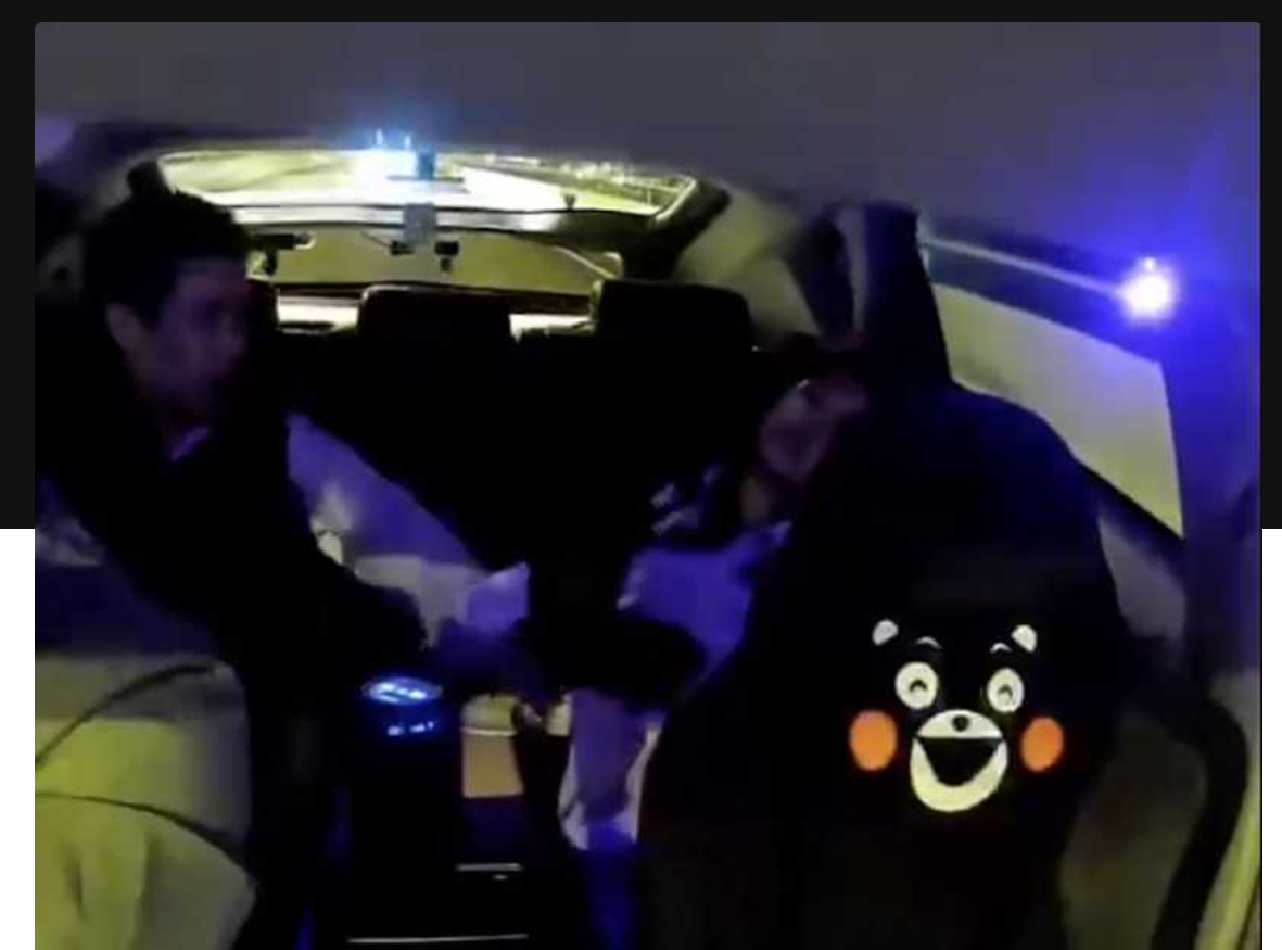 滴滴车后排醉酒少妇寂寞难耐,夜晚车上灯光昏暗,男友竟帮其抠逼,少妇一脸享受,被行车记录仪记录了下来