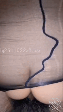 姐姐约闺蜜出去逛街到凌晨两点才回家,竟然穿着紧身牛仔裤裤里丝,大鸡巴狠狠操她内射