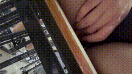 推特04年在读女大学生【咕噜噜】最新门槛福利，露出宿舍自慰裸舞，大胆开放的小母狗