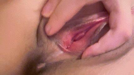 推特04年在读女大学生【咕噜噜】最新门槛福利，露出宿舍自慰裸舞，大胆开放的小母狗