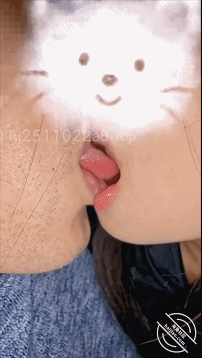 姐姐约闺蜜出去逛街到凌晨两点才回家,竟然穿着紧身牛仔裤裤里丝,大鸡巴狠狠操她内射