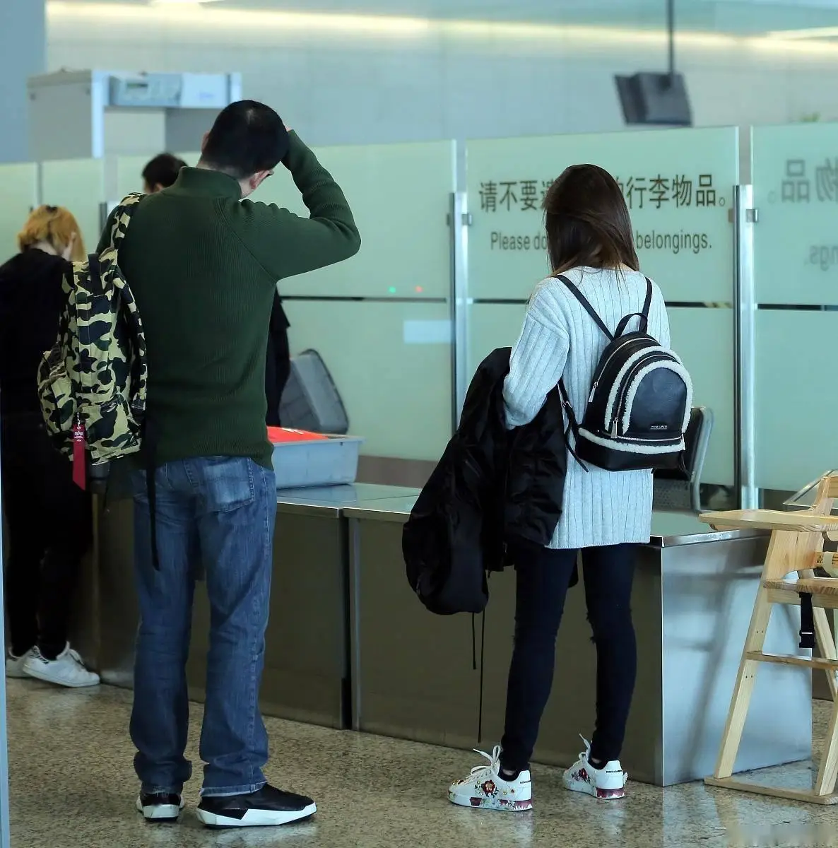 不是不爱了，是被生活压垮了！