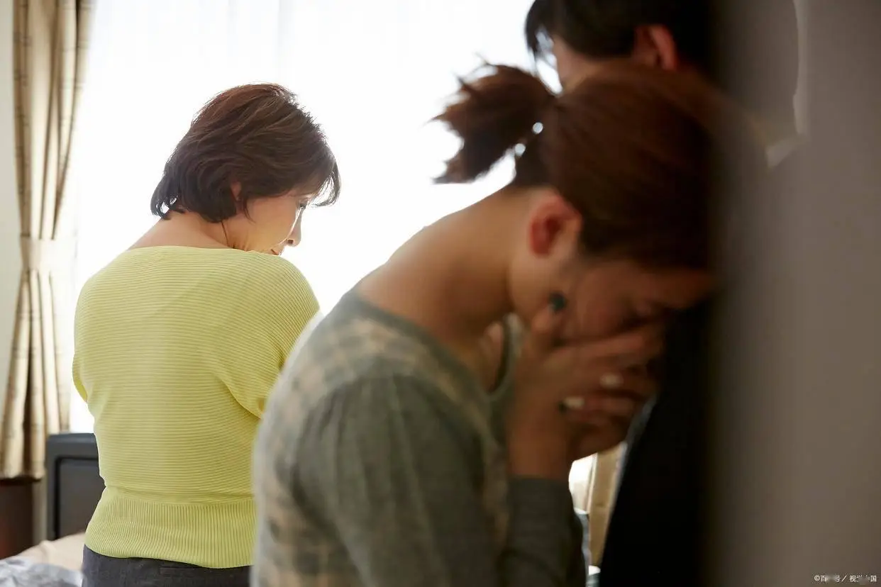 不是不爱了，是被生活压垮了！