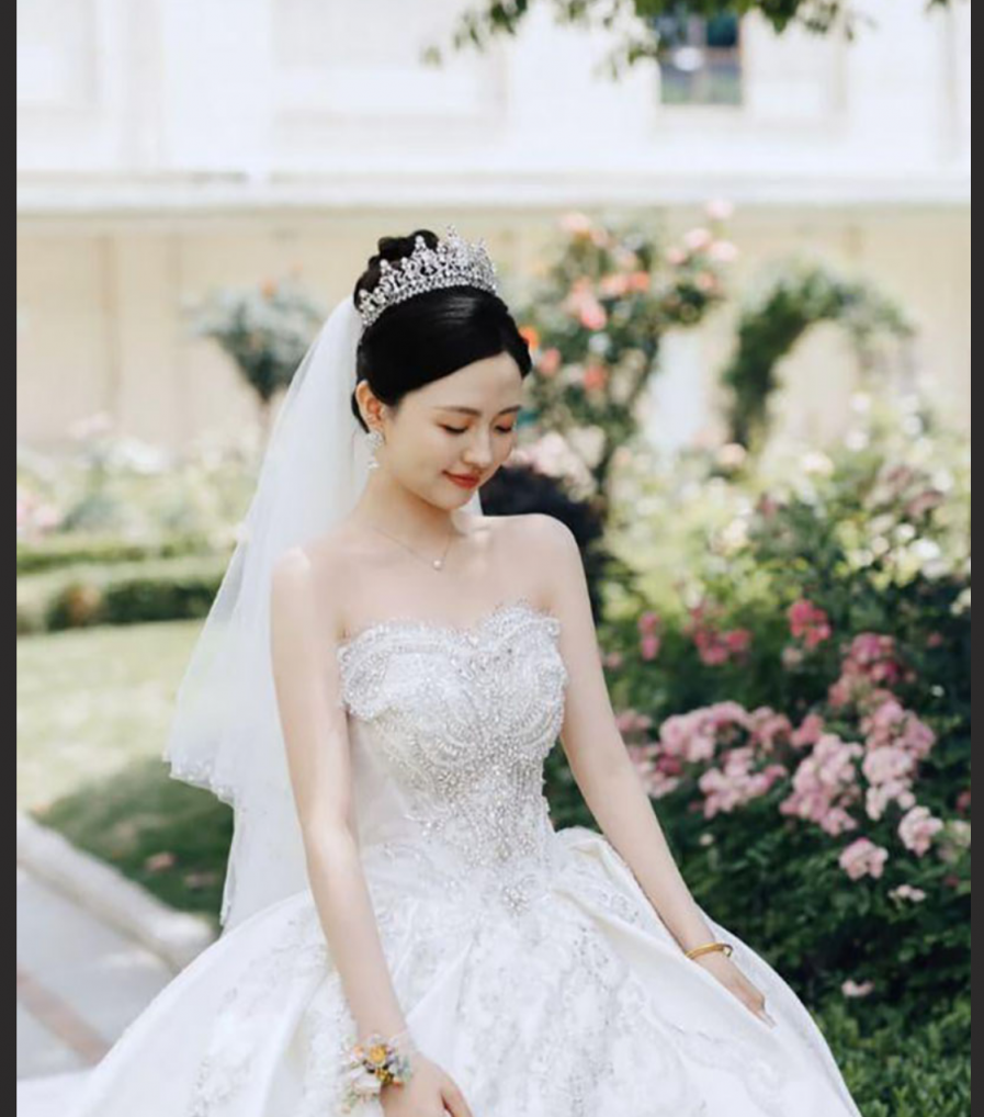 北京新娘 宋璃烟 新婚之夜洞房实拍 白虎丰臀被新郎猛操内射 满穴白浆流成河还冲镜头抛媚眼