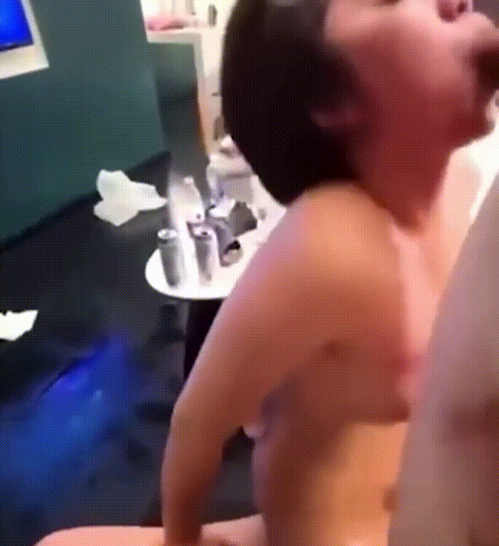 甘肃顶级骚母狗张秀娜酒店3P调教实录 跪地学狗爬行口交深喉张嘴接尿一饮而尽!