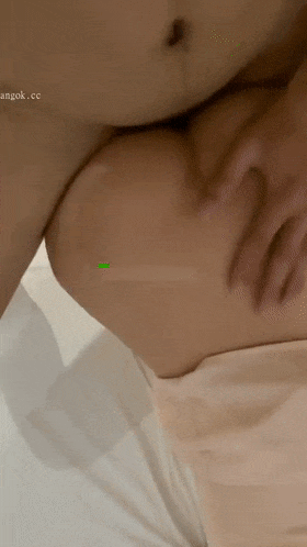 20岁学生妹，【吴佳仪】，被男友啪啪的小视频，蜜桃臀无套插入，水汪汪一直的叫！