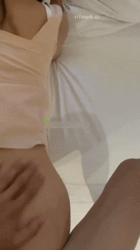 20岁学生妹，【吴佳仪】，被男友啪啪的小视频，蜜桃臀无套插入，水汪汪一直的叫！