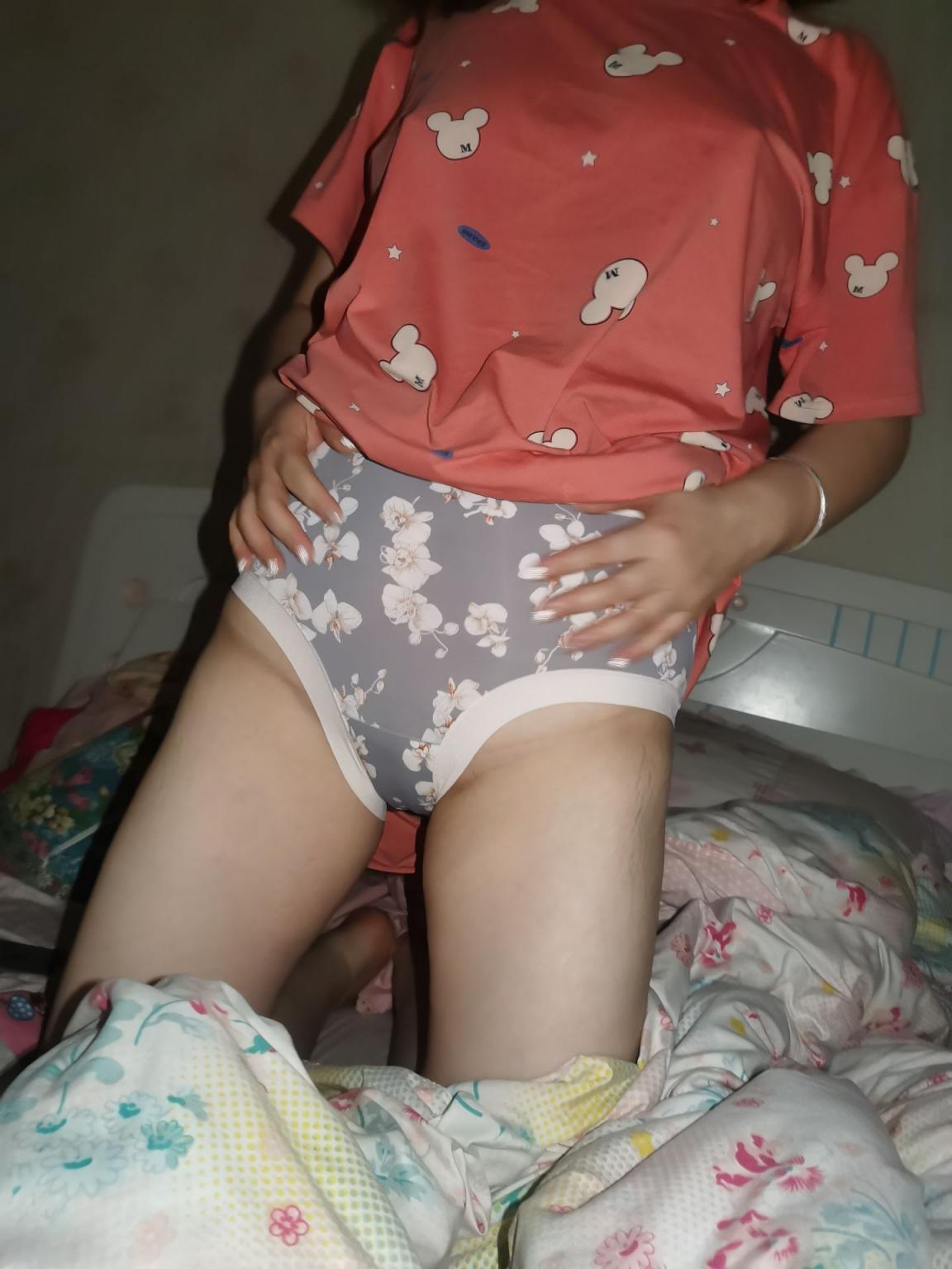 真实人妻半夜性瘾发作,母狗想要更多鸡巴来操