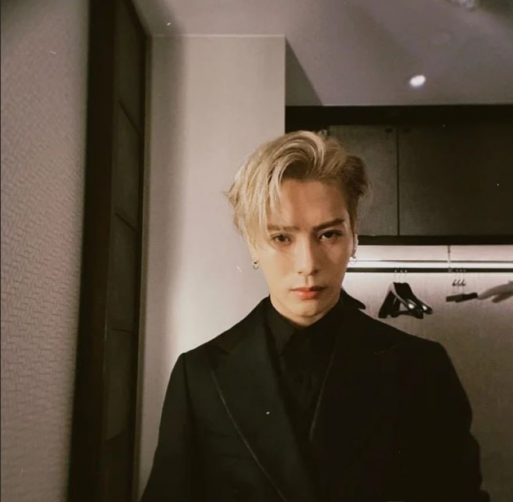 流明星王嘉尔自曝解决生理需求方式 私生活混乱竟是上海夜店常客 狂欢蹦迪勾搭女粉 床照亲密照全网疯传!