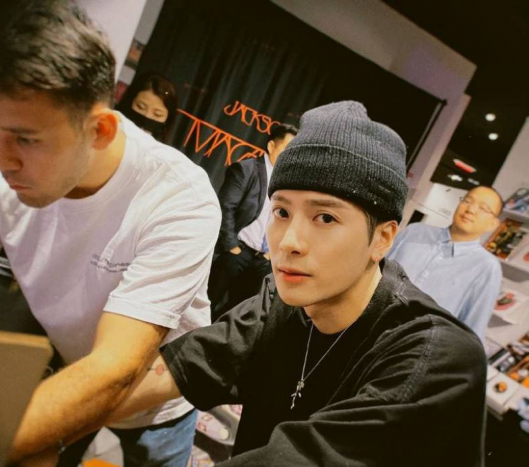 流明星王嘉尔自曝解决生理需求方式 私生活混乱竟是上海夜店常客 狂欢蹦迪勾搭女粉 床照亲密照全网疯传!