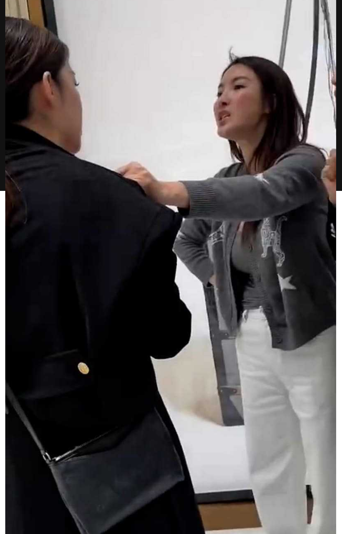 合肥银泰LV女销售勾引已婚男客户 原配商场抓小三 视频完整版!再漂亮的老婆也抵不过小三会骚会喊爸爸